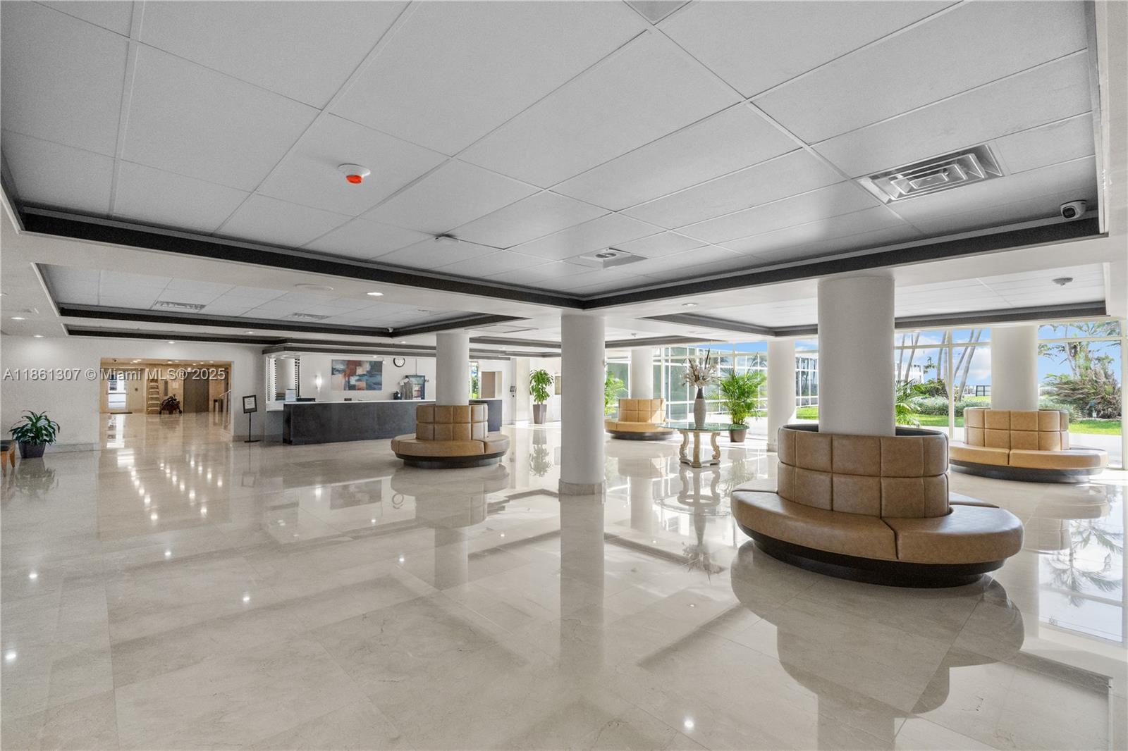 5005 Collins Ave # 615