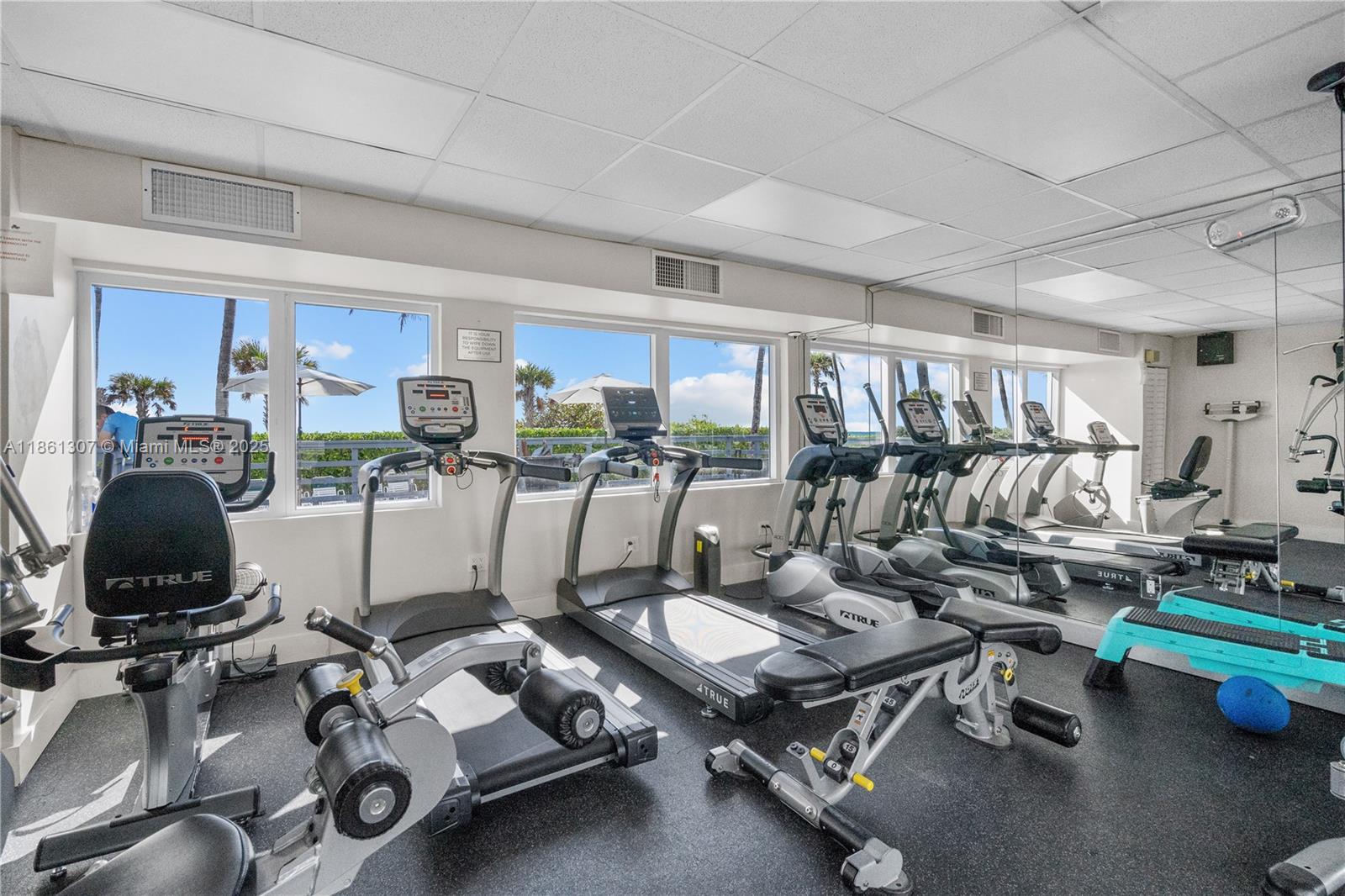 5005 Collins Ave # 615
