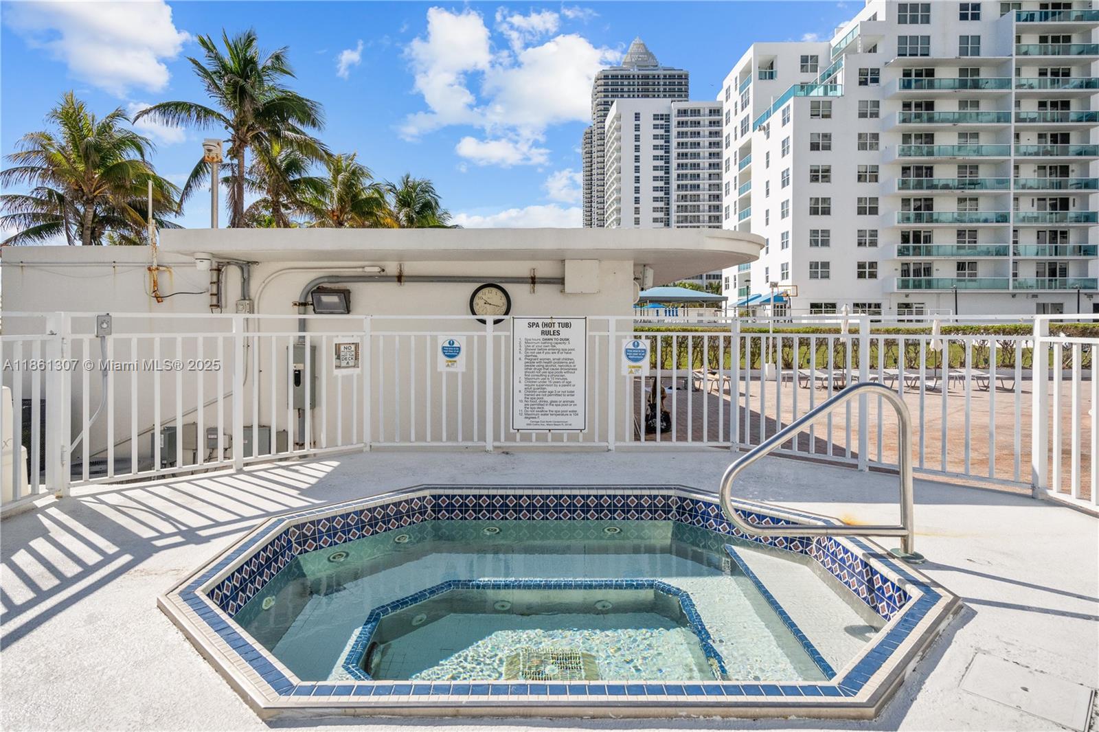 5005 Collins Ave # 615