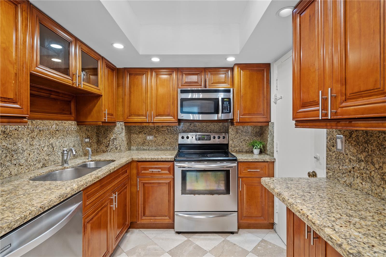 5005 Collins Ave # 615