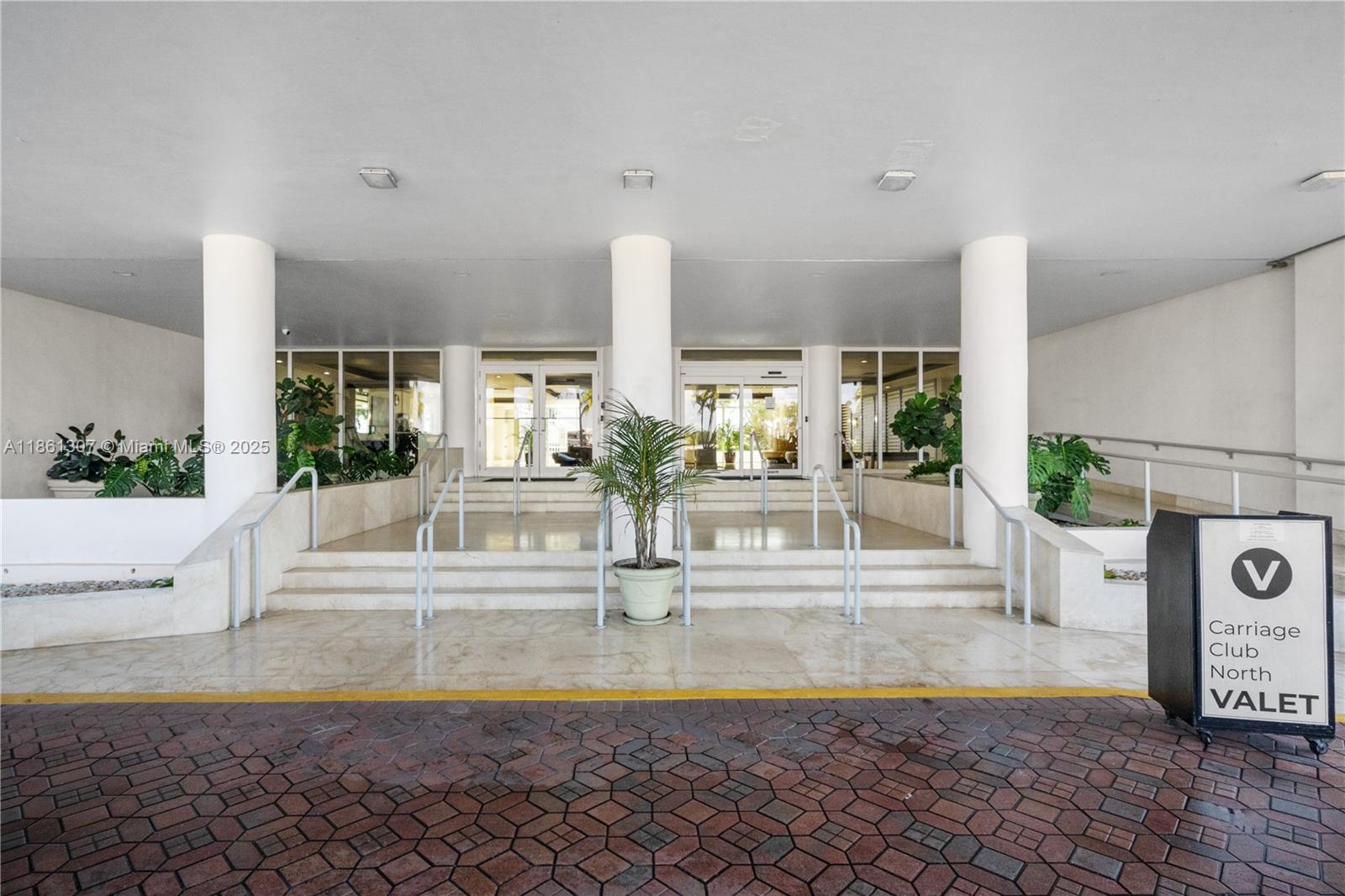 5005 Collins Ave # 615