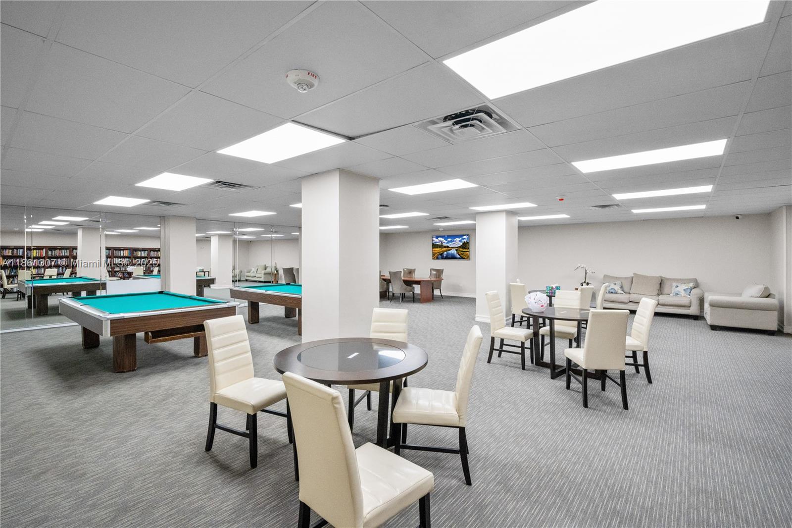 5005 Collins Ave # 615