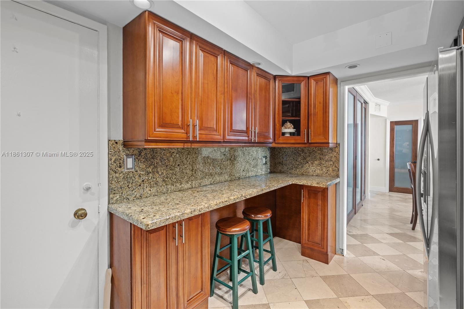 5005 Collins Ave # 615