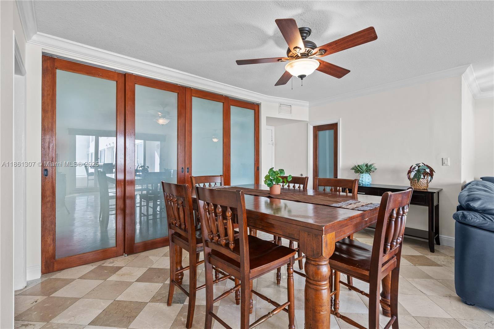 5005 Collins Ave # 615