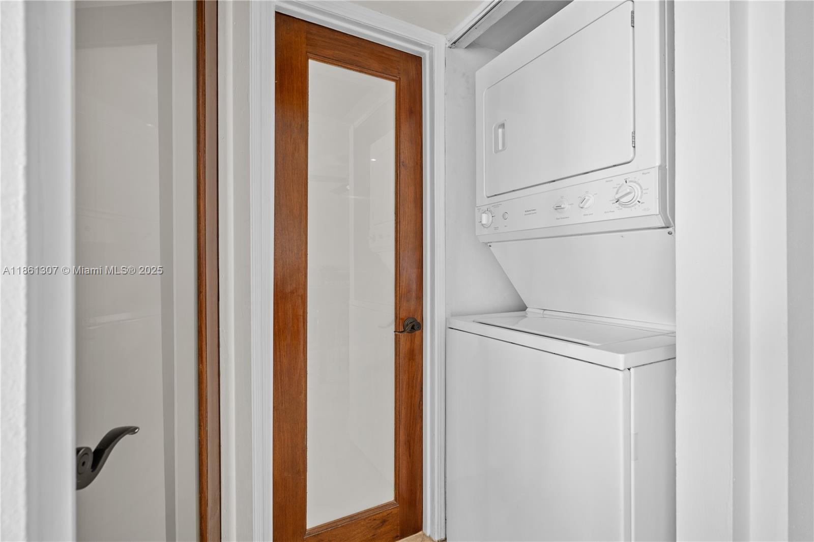 5005 Collins Ave # 615