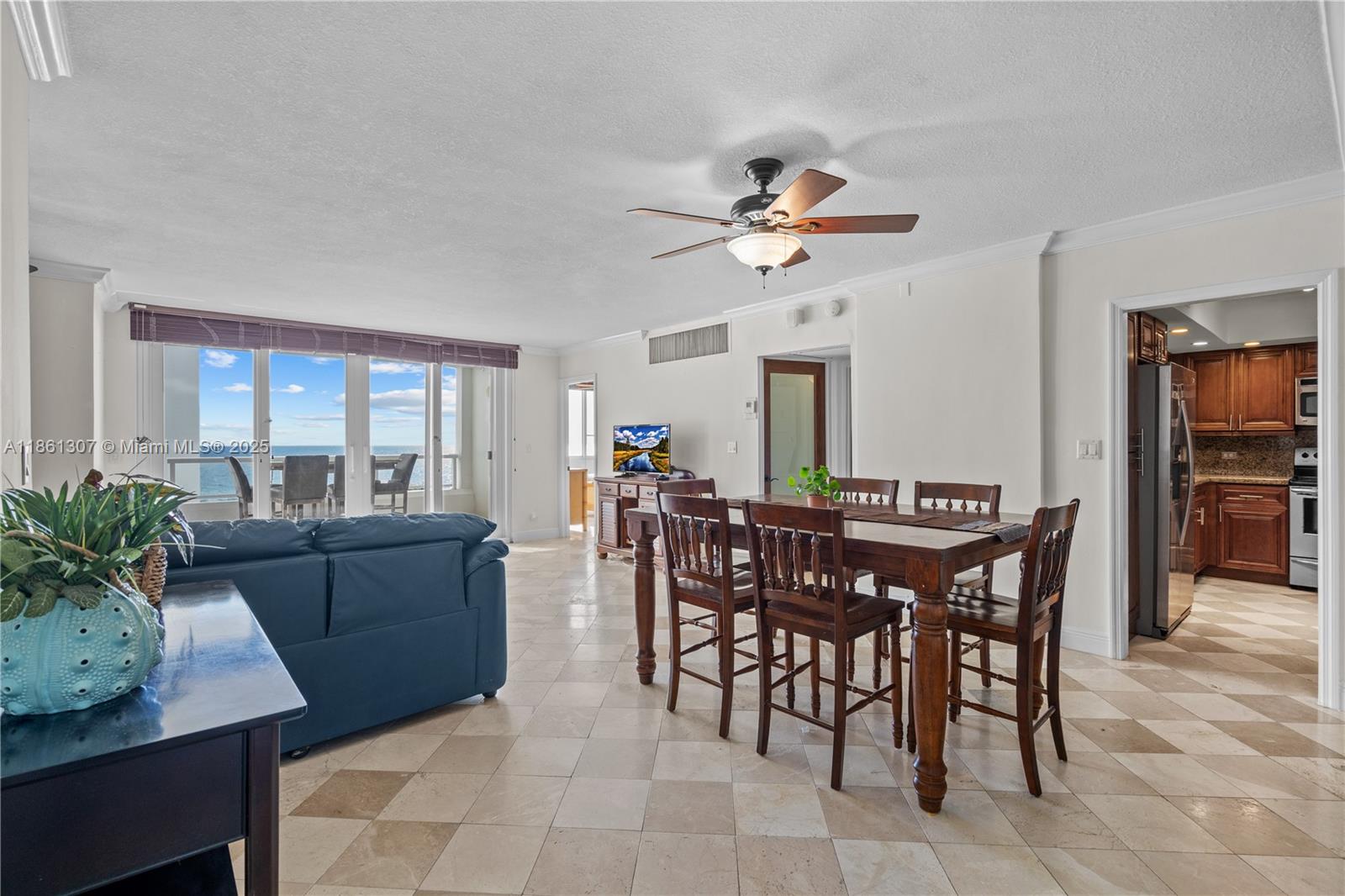 5005 Collins Ave # 615