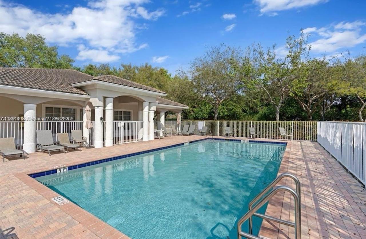 6421 Bella Cir # 305