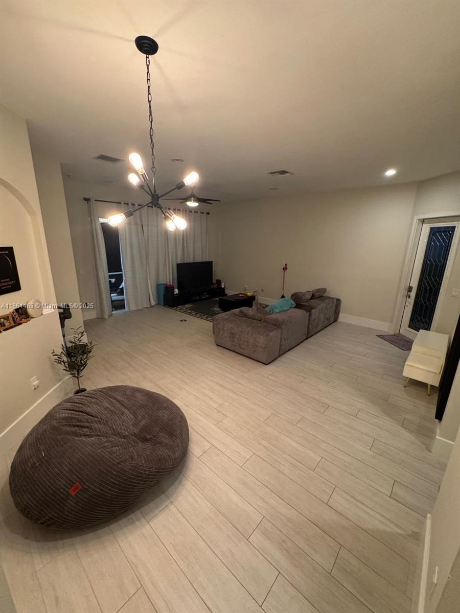 6421 Bella Cir # 305