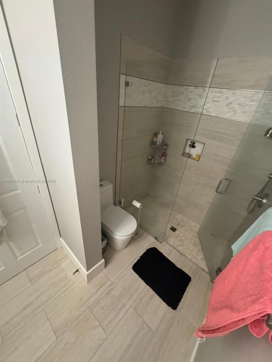 6421 Bella Cir # 305