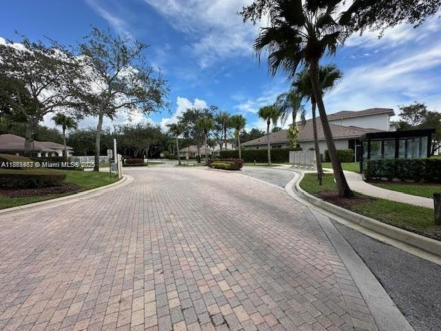 6421 Bella Cir # 305