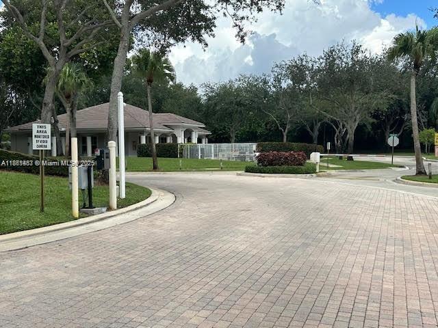 6421 Bella Cir # 305