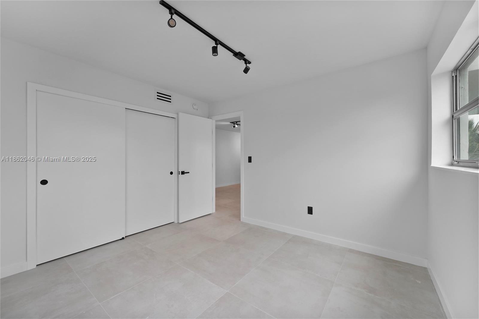 240 Collins Ave # 4A