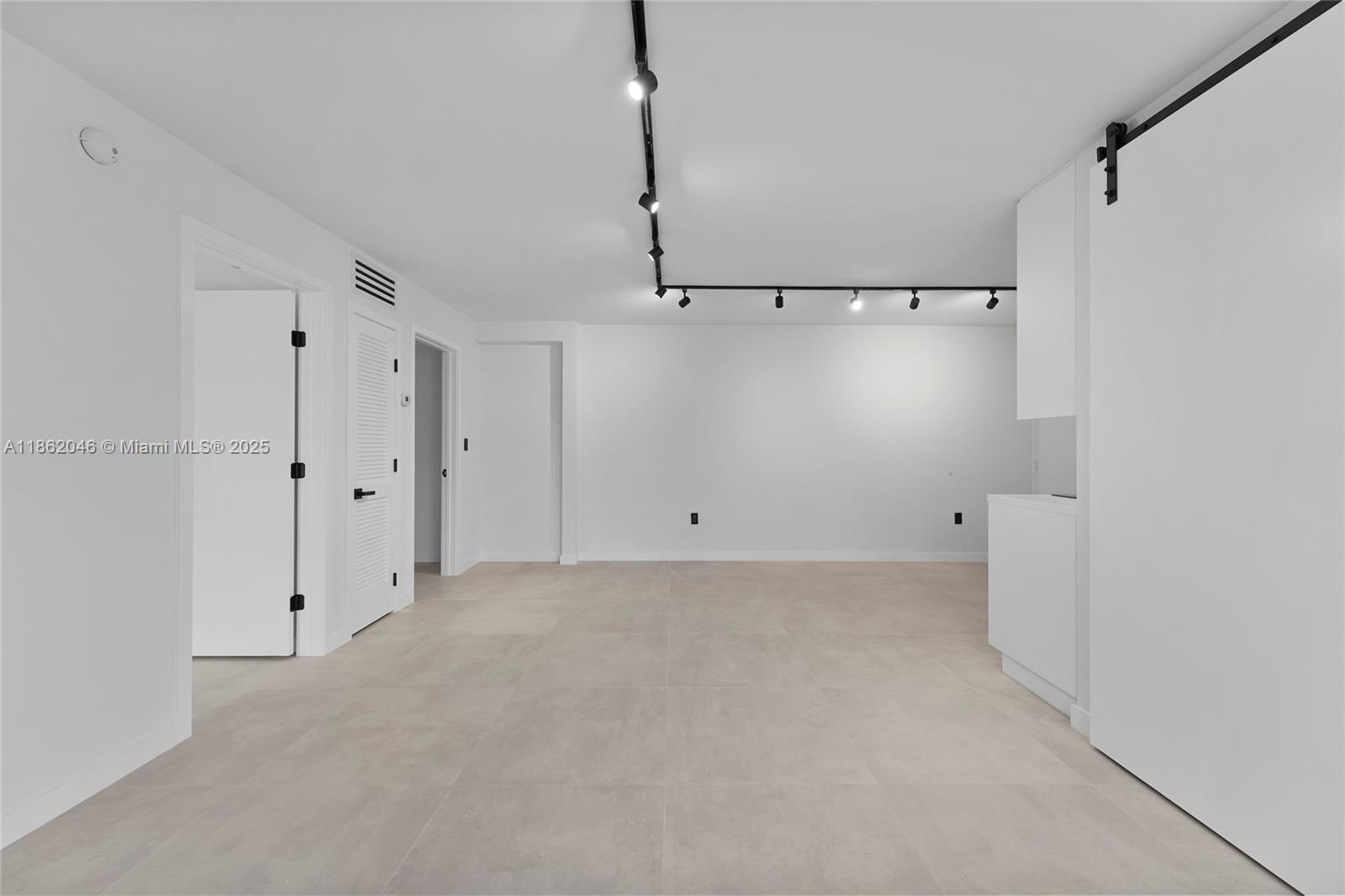 240 Collins Ave # 4A