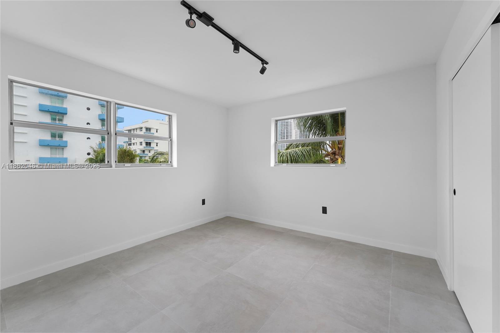 240 Collins Ave # 4A