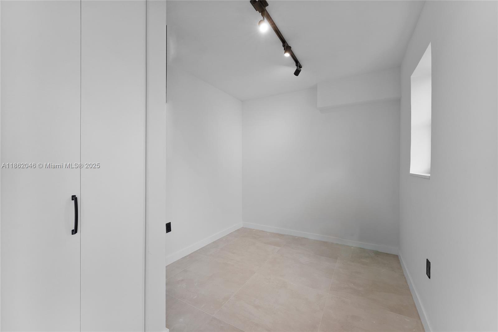 240 Collins Ave # 4A