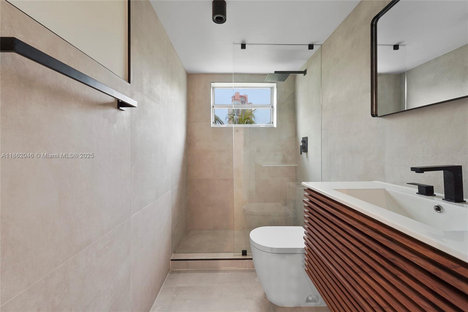 240 Collins Ave # 4A