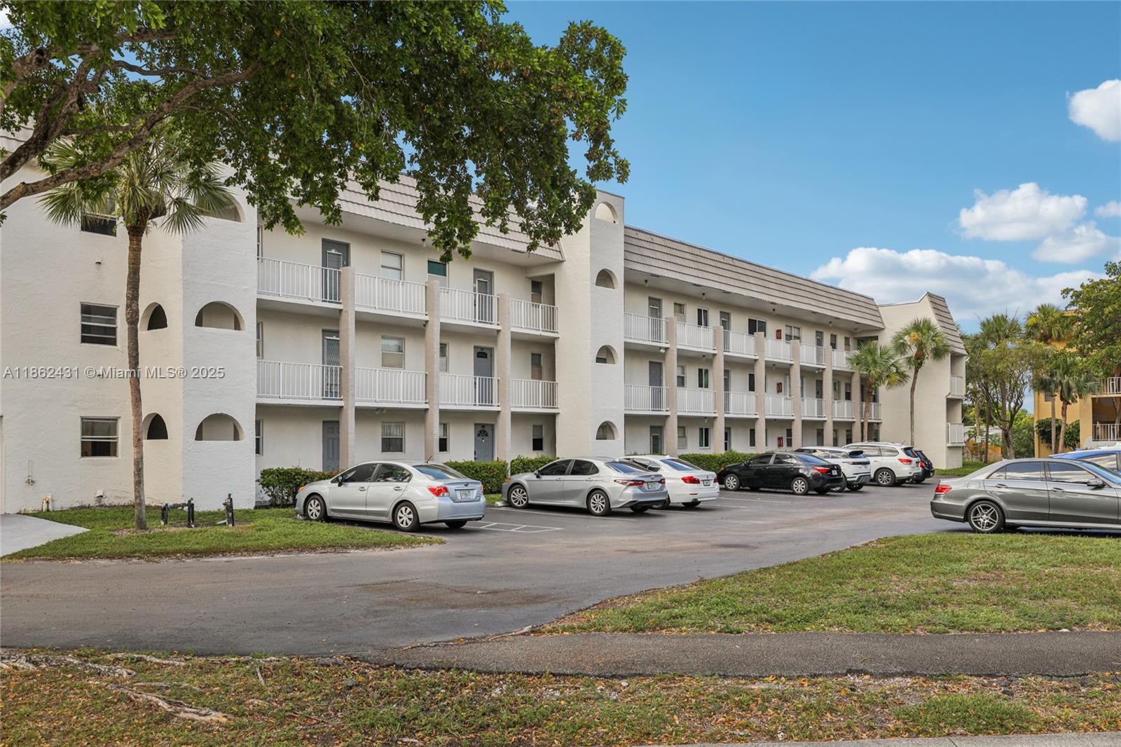 8135 Boulevard # 208