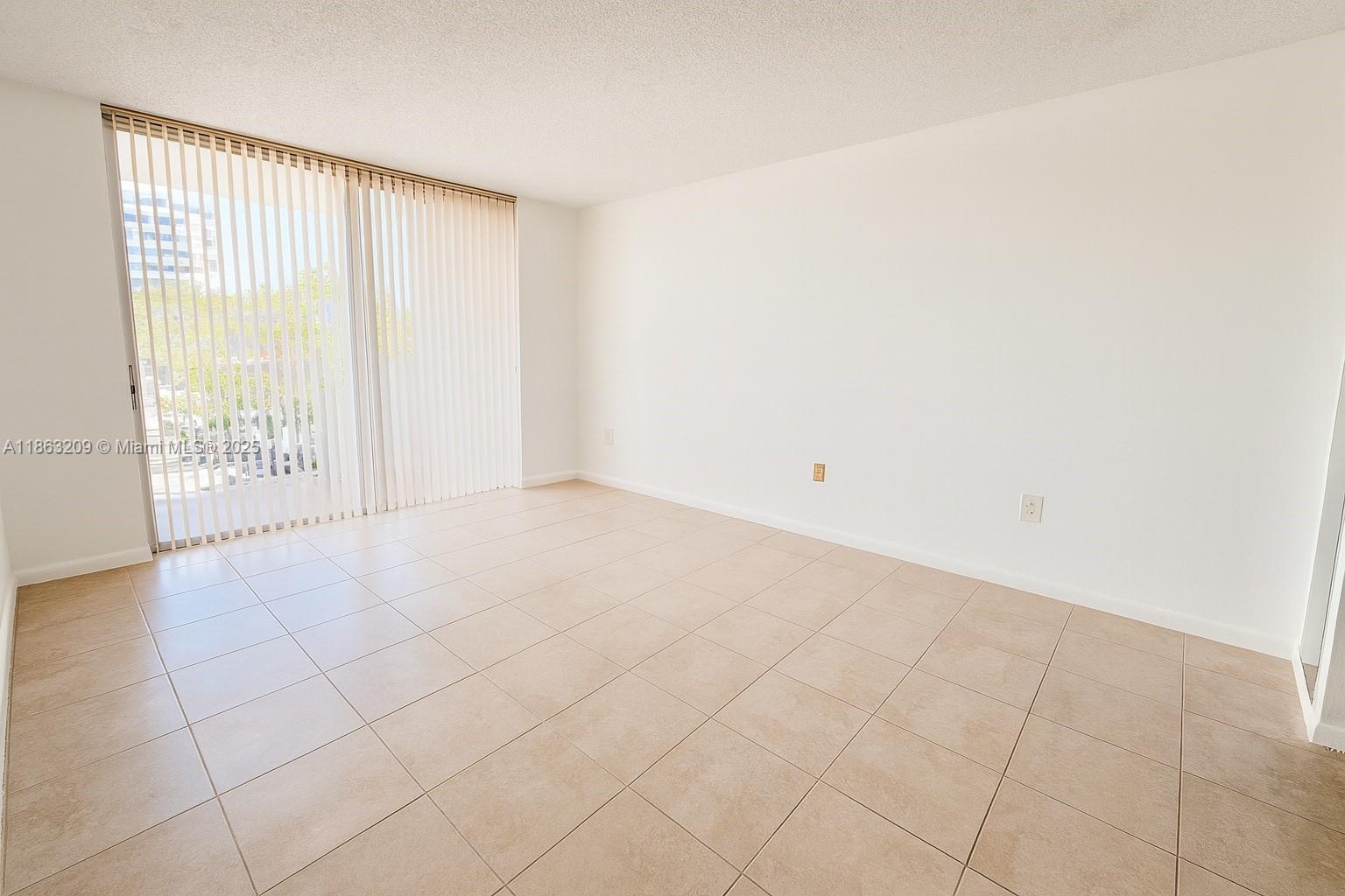 1300 NE Miami Gardens Dr Unit: 219E