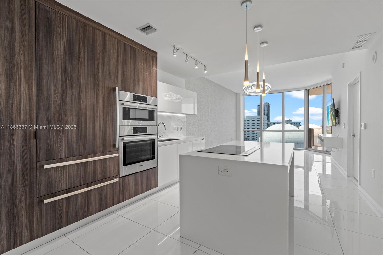 851 NE 1st Ave # 1506
