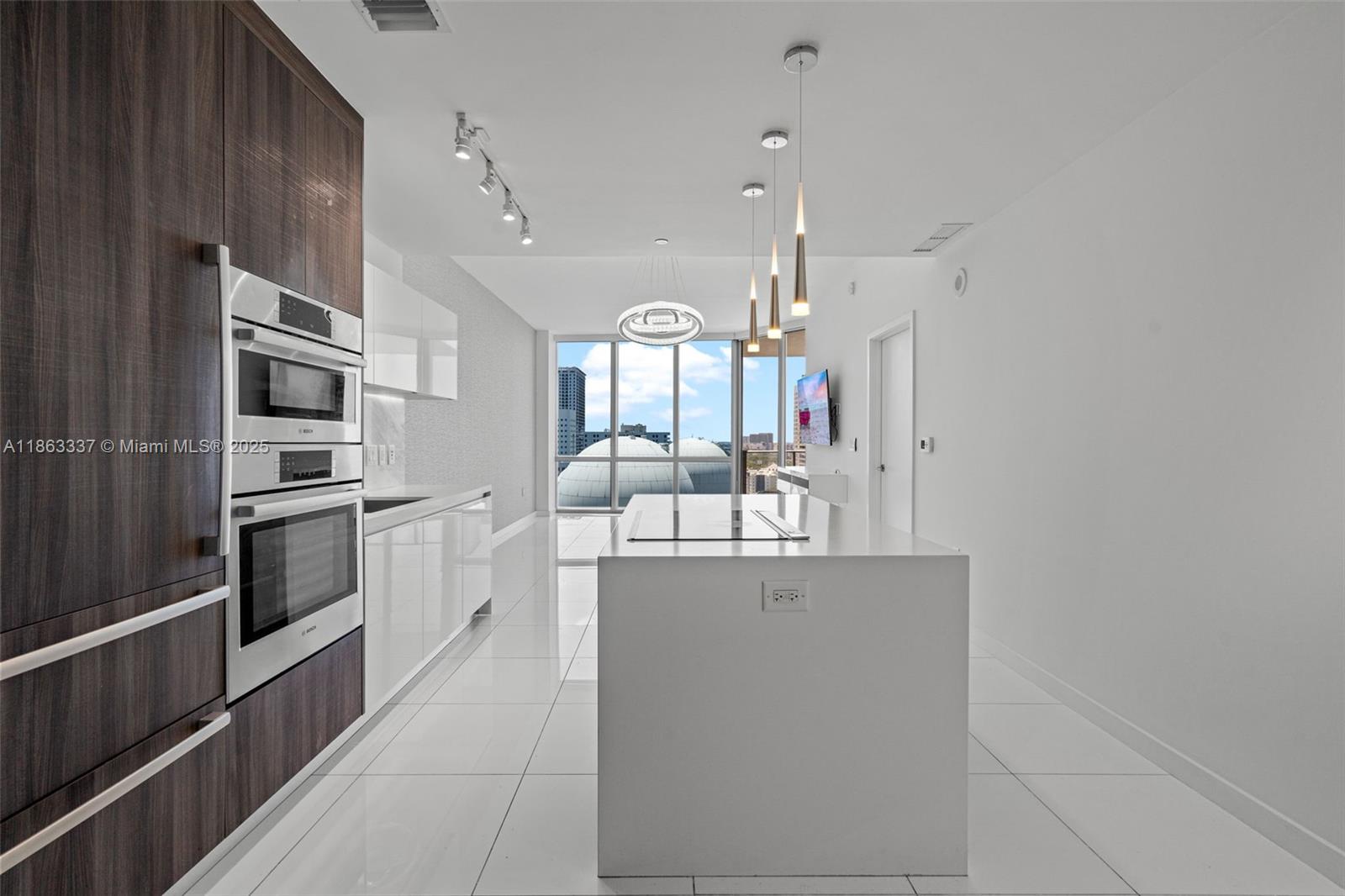 851 NE 1st Ave # 1506