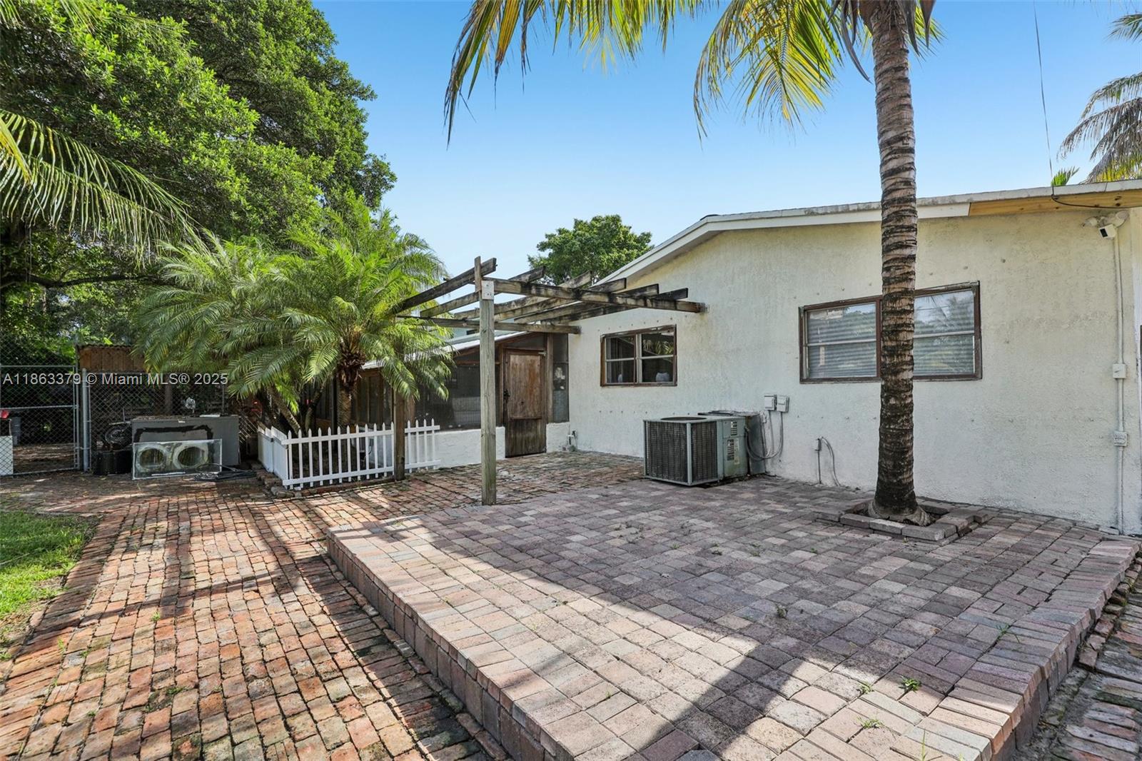 2441 SW 43rd Ave