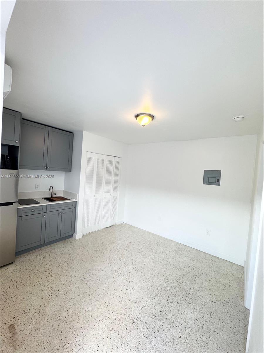 626 W 17th St Unit: EFF