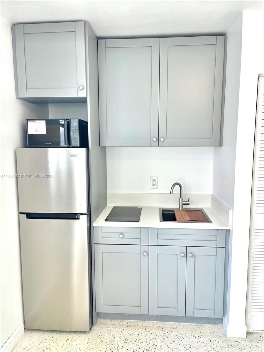 626 W 17th St Unit: EFF