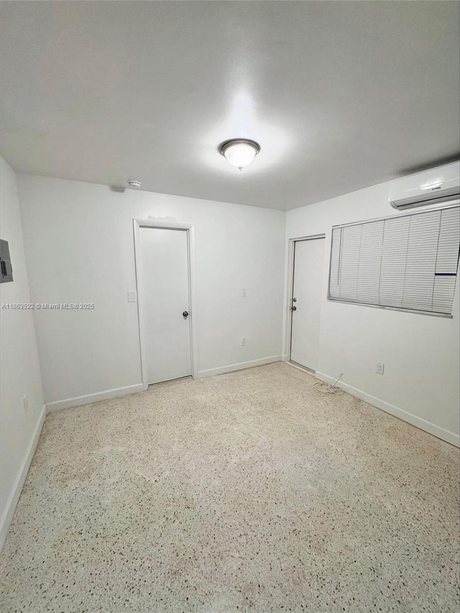 626 W 17th St Unit: EFF