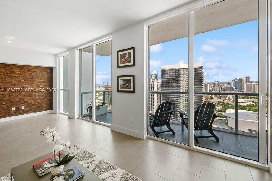 244 Biscayne Blvd # 4704