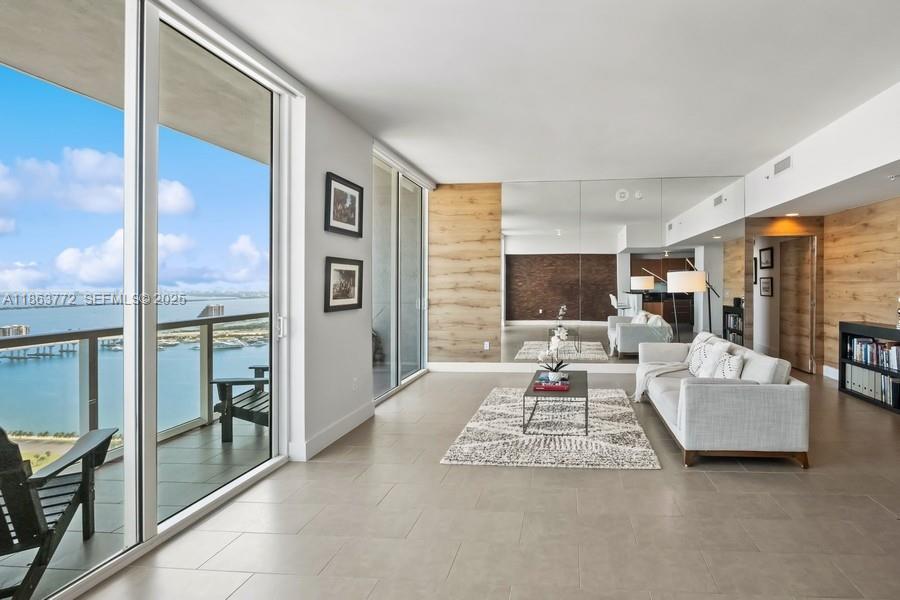 244 Biscayne Blvd # 4704