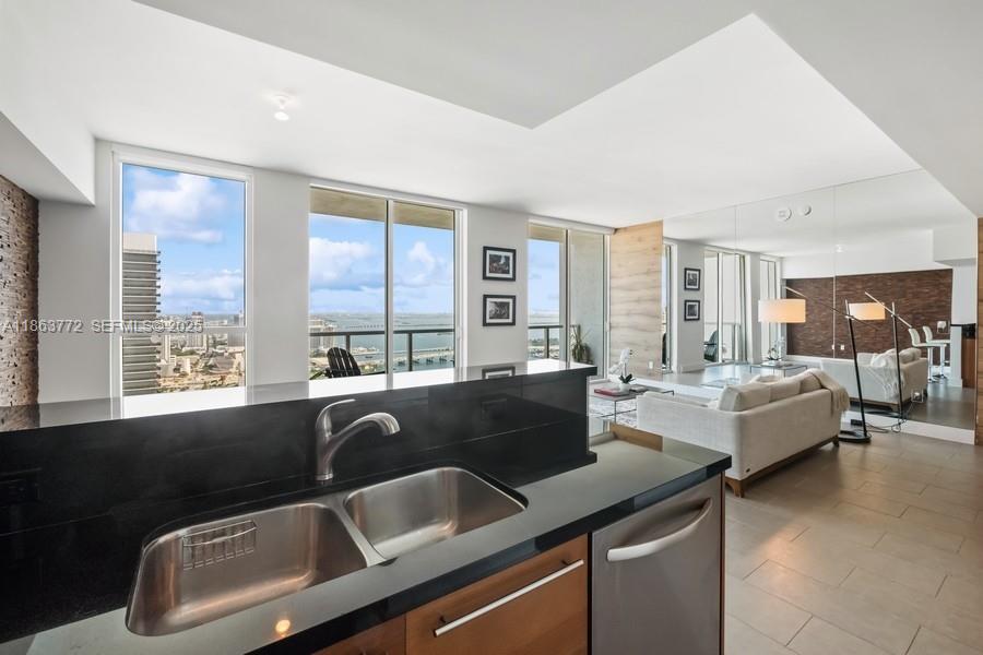 244 Biscayne Blvd # 4704