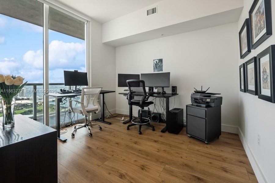 244 Biscayne Blvd # 4704