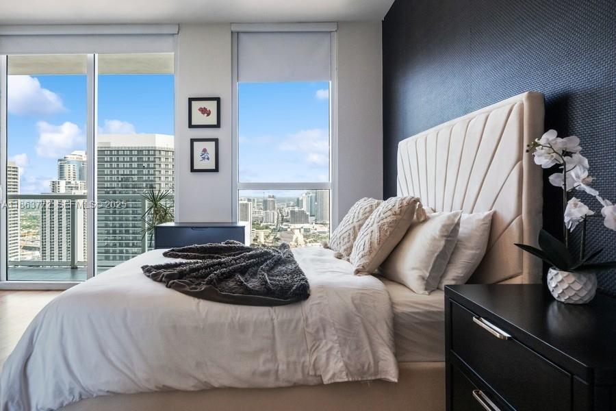 244 Biscayne Blvd # 4704