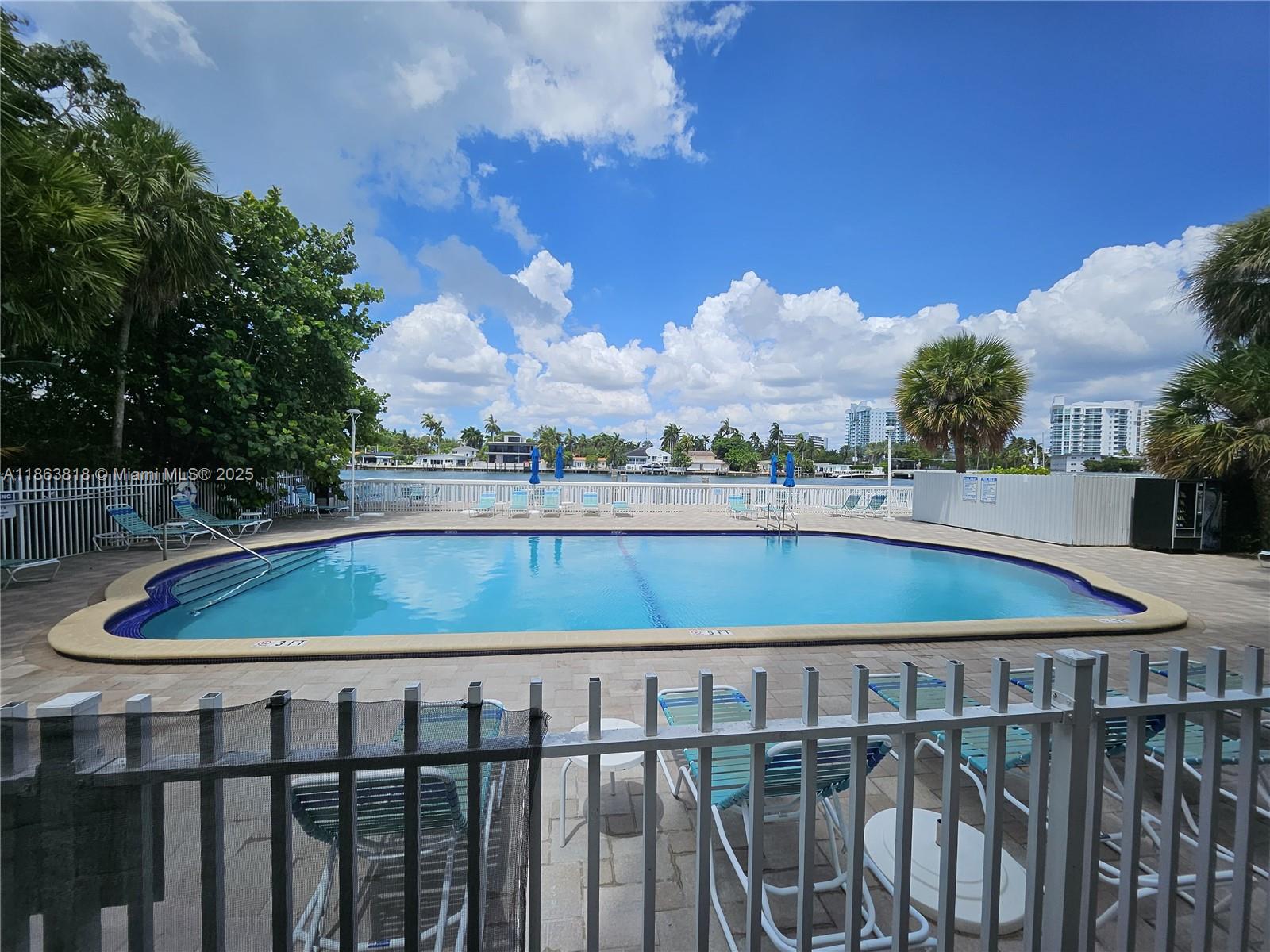 1455 N Treasure Dr # 7G