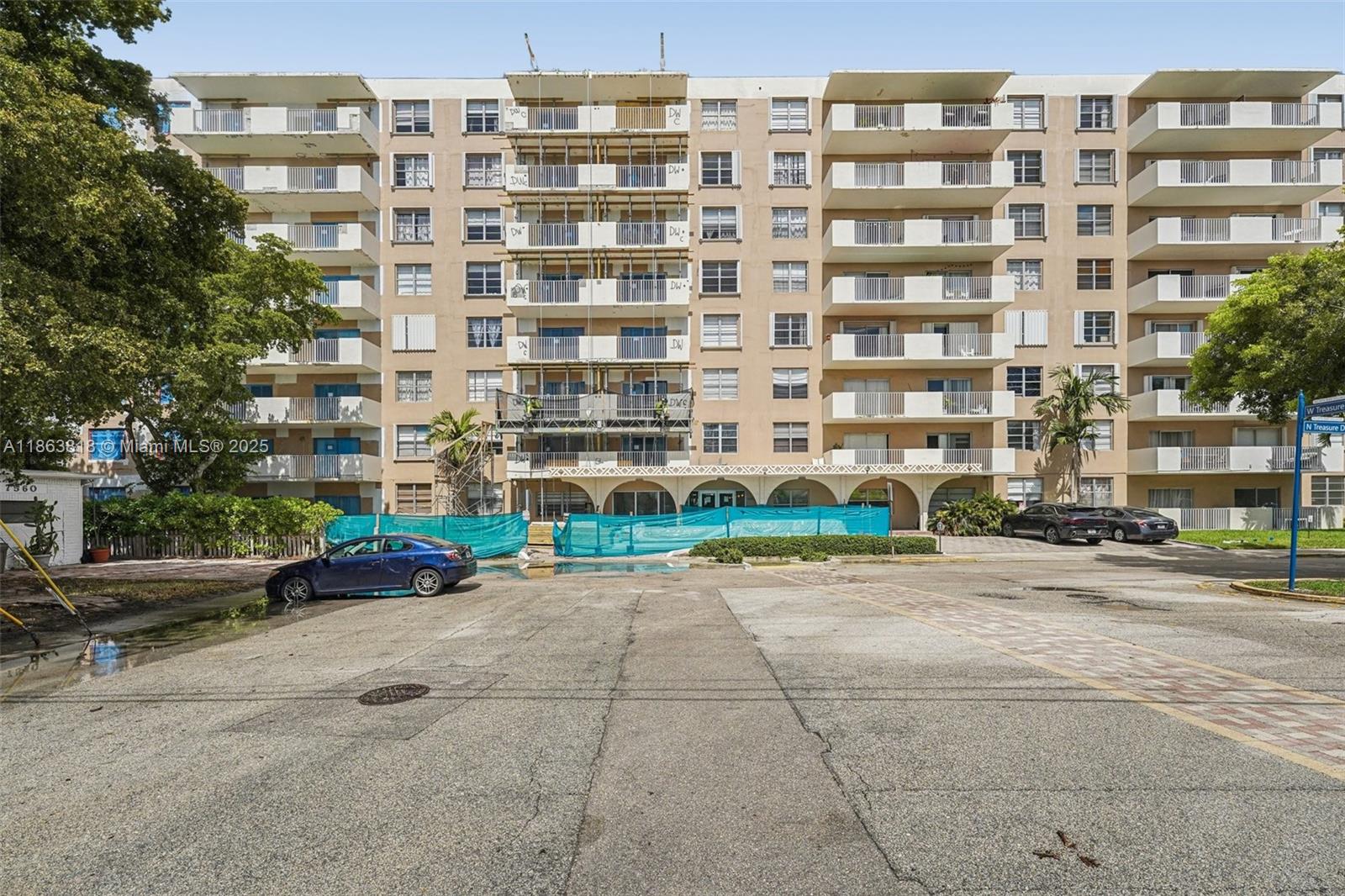 1455 N Treasure Dr # 7G