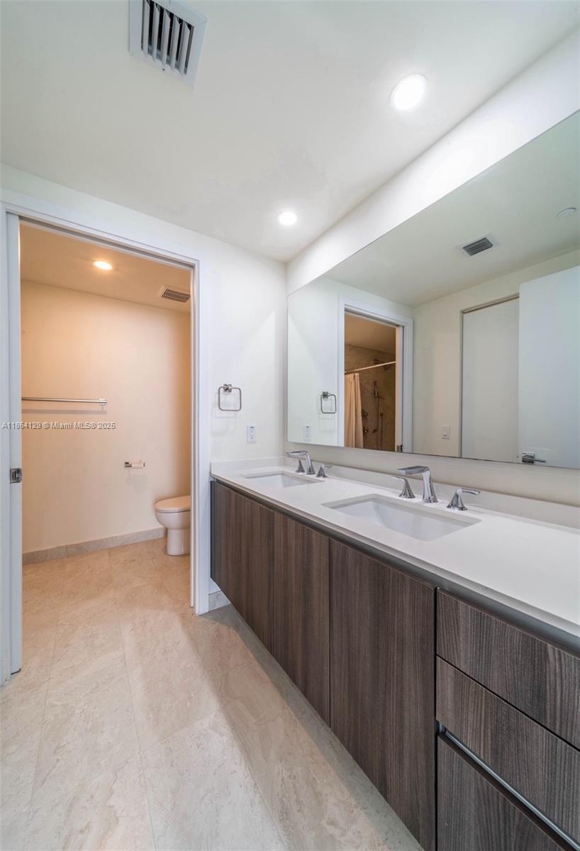 488 NE 18TH # 2603
