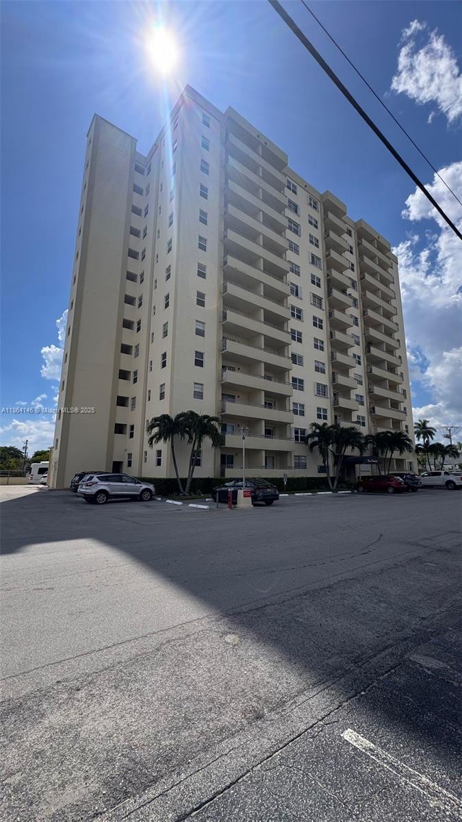 900 NE 18th Ave # 404