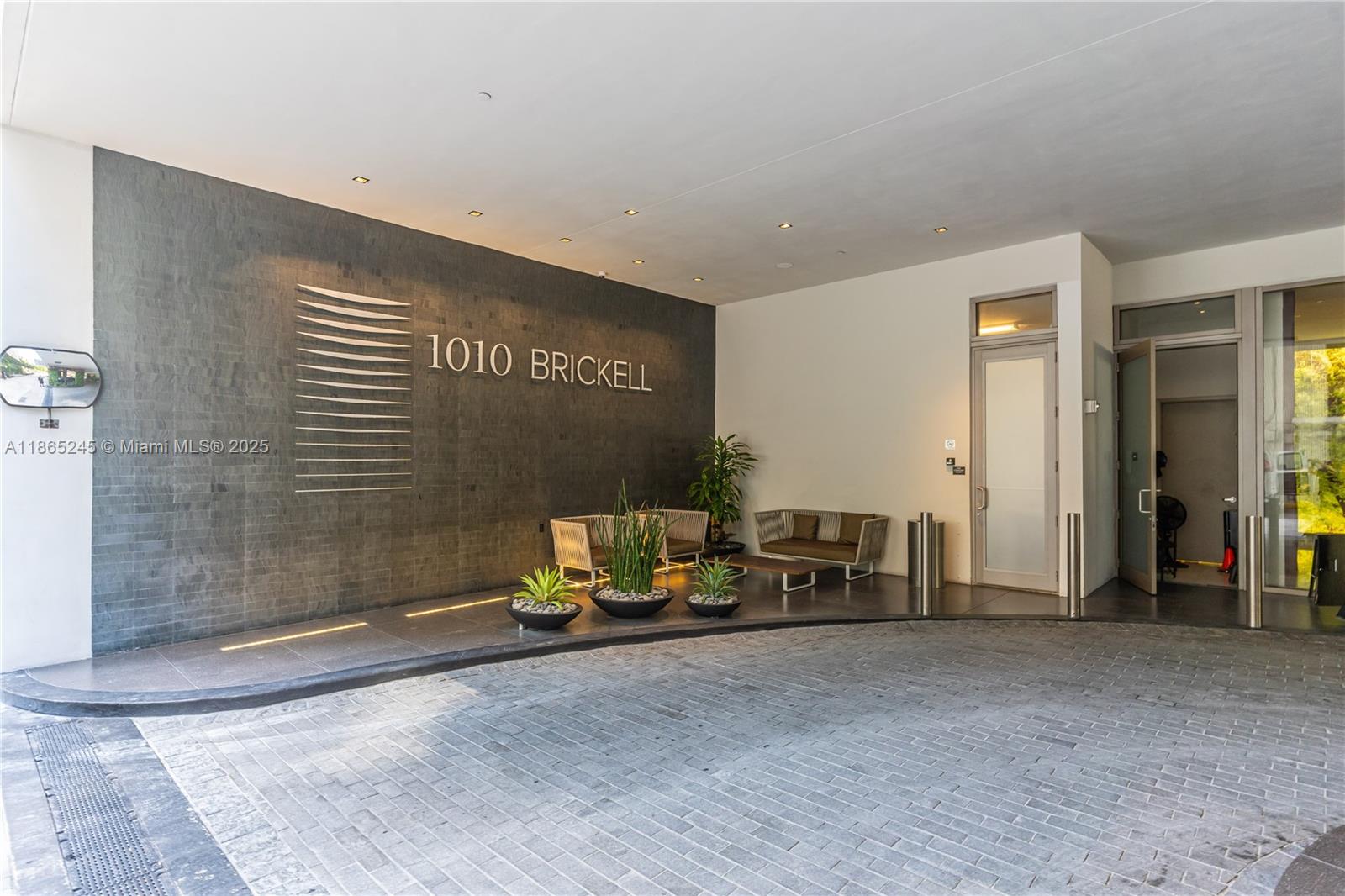 1010 Brickell Ave # 3307