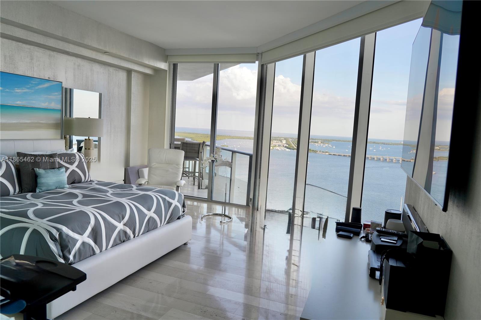 1300 Brickell Bay Dr # 3701