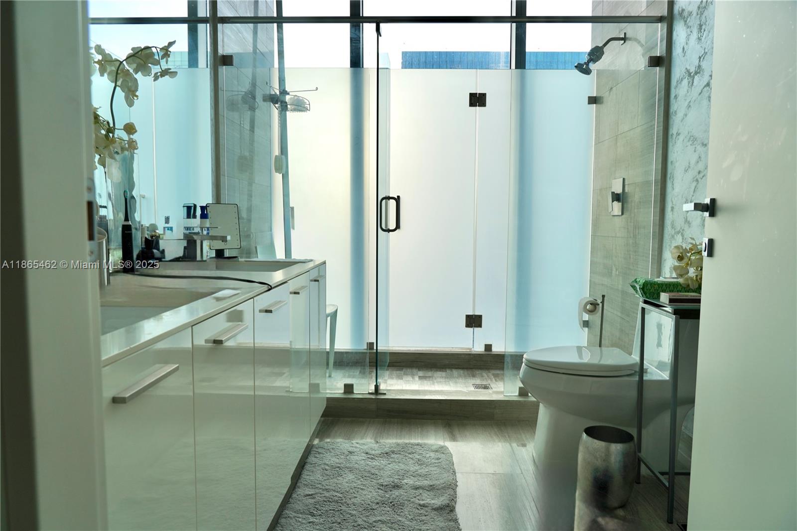 1300 Brickell Bay Dr # 3701