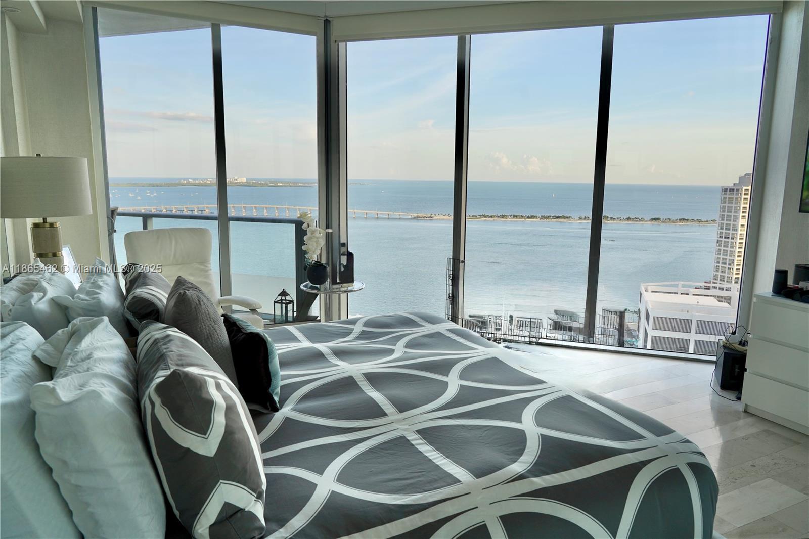 1300 Brickell Bay Dr # 3701