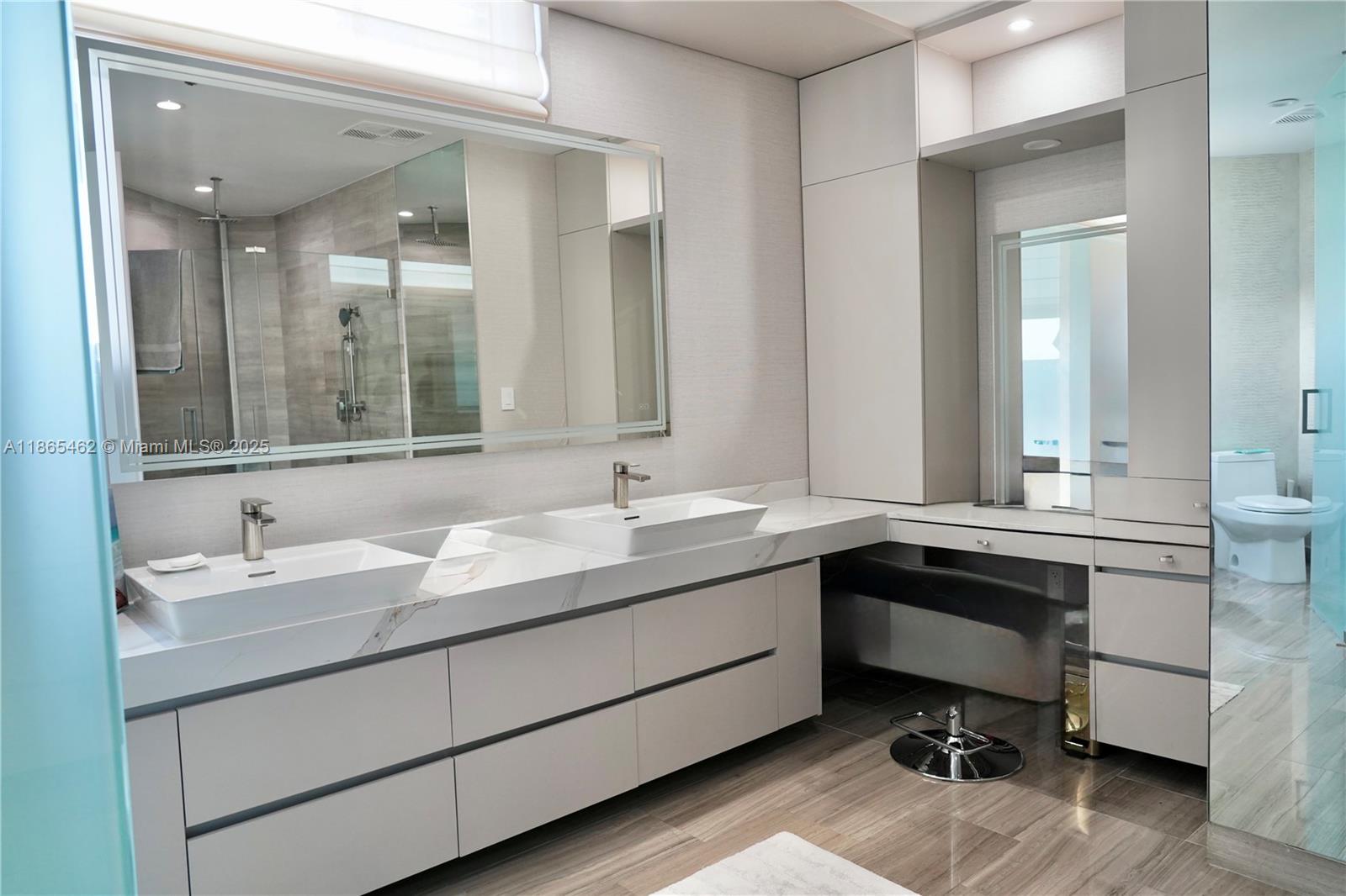 1300 Brickell Bay Dr # 3701