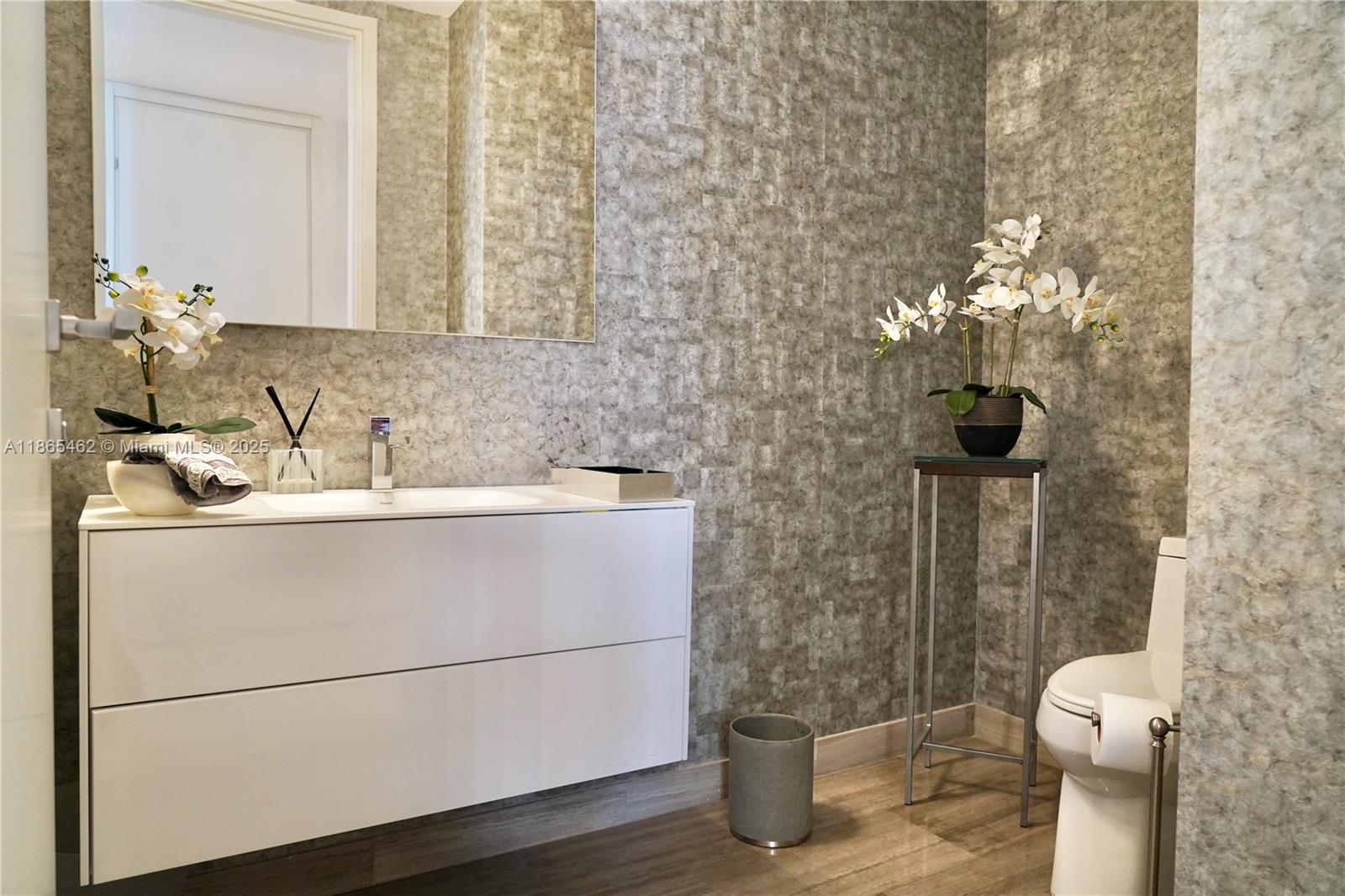 1300 Brickell Bay Dr # 3701