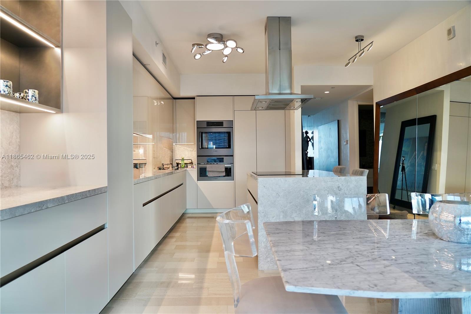 1300 Brickell Bay Dr # 3701