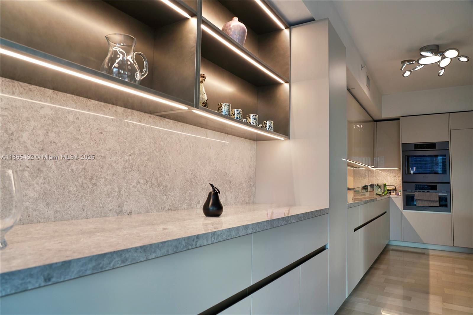 1300 Brickell Bay Dr # 3701