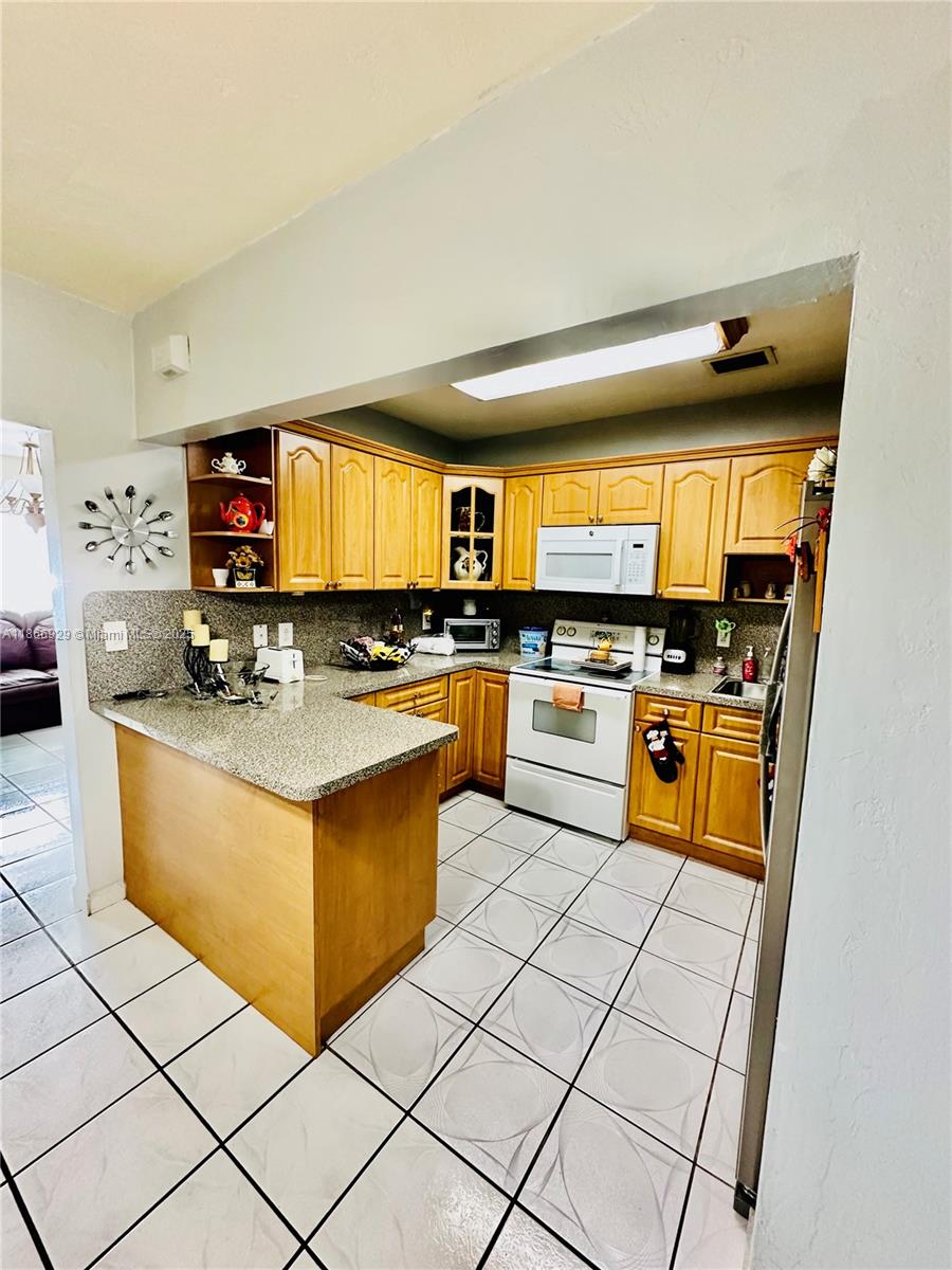 560 SW 71st Ct