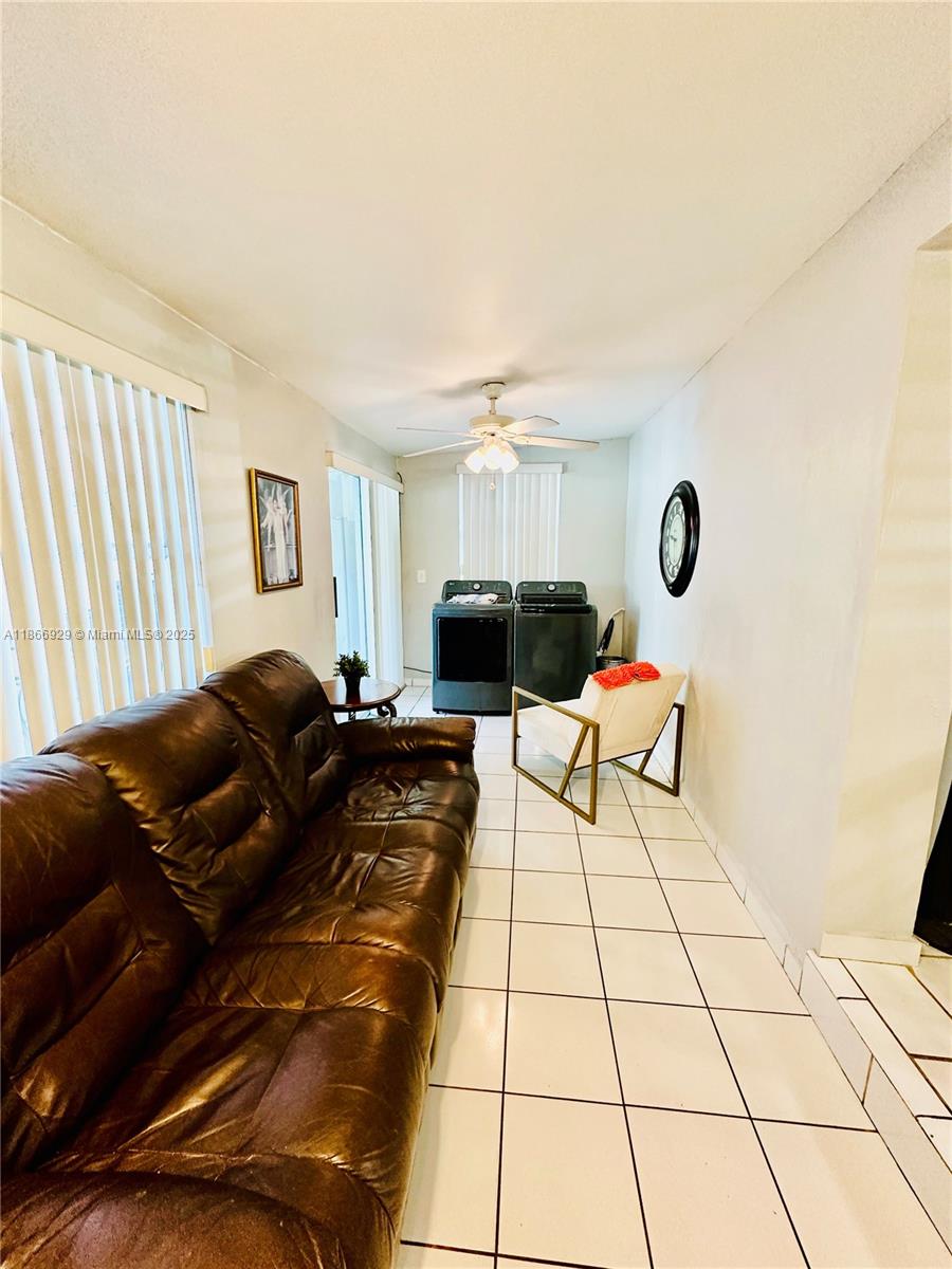 560 SW 71st Ct