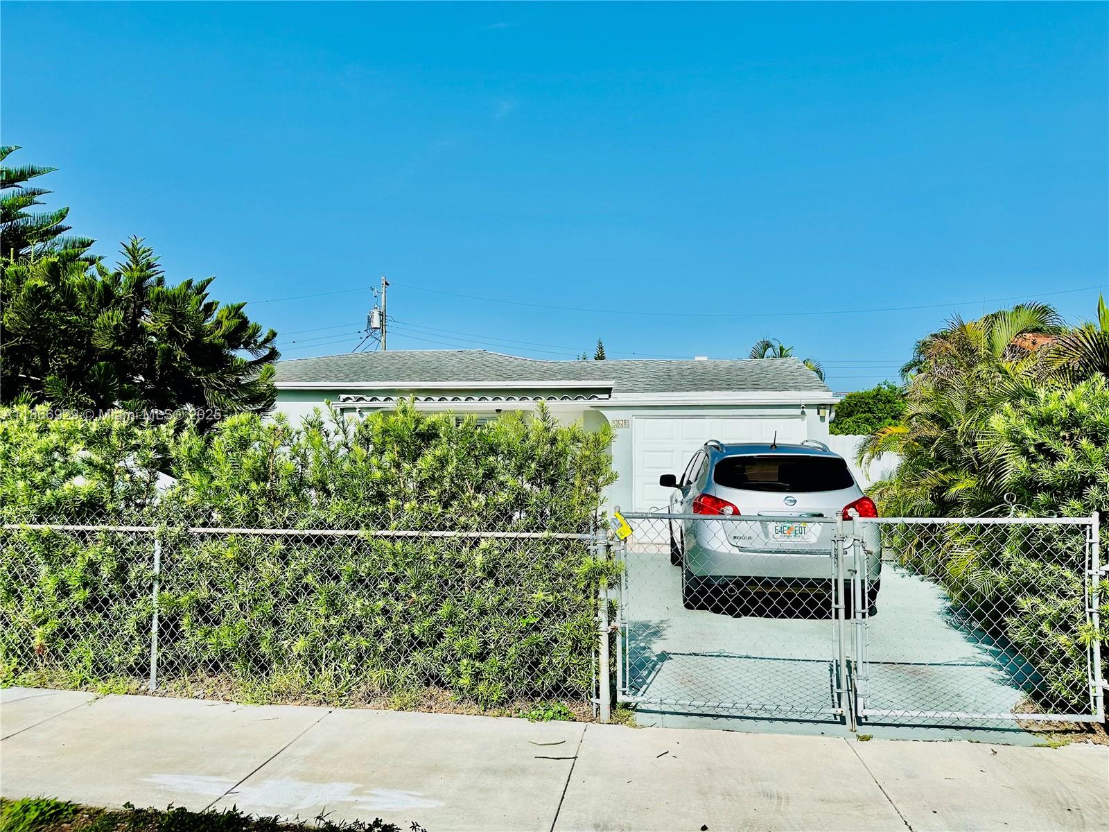 560 SW 71st Ct