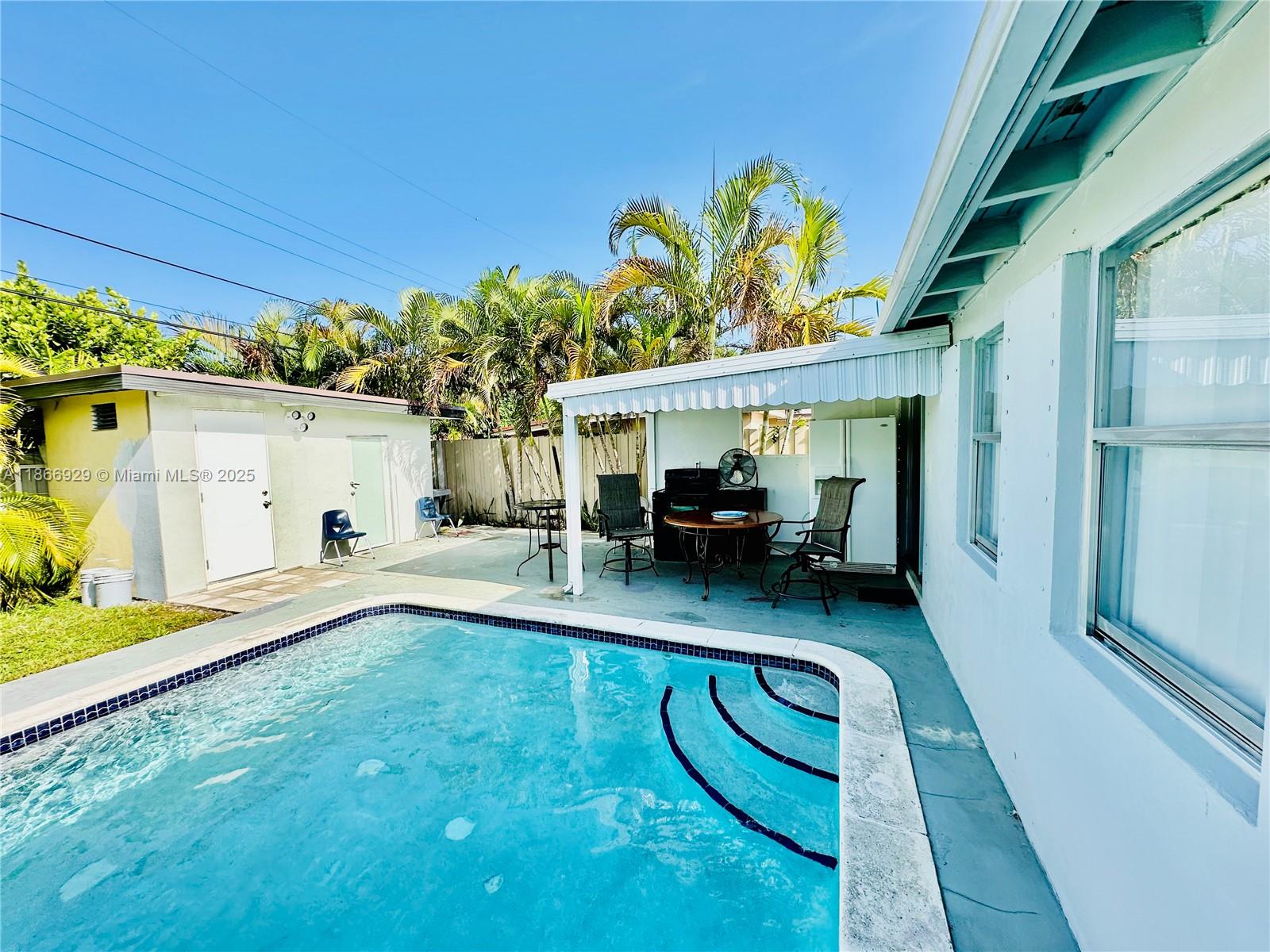 560 SW 71st Ct
