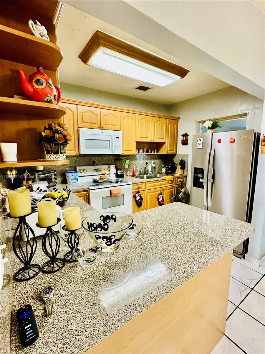 560 SW 71st Ct